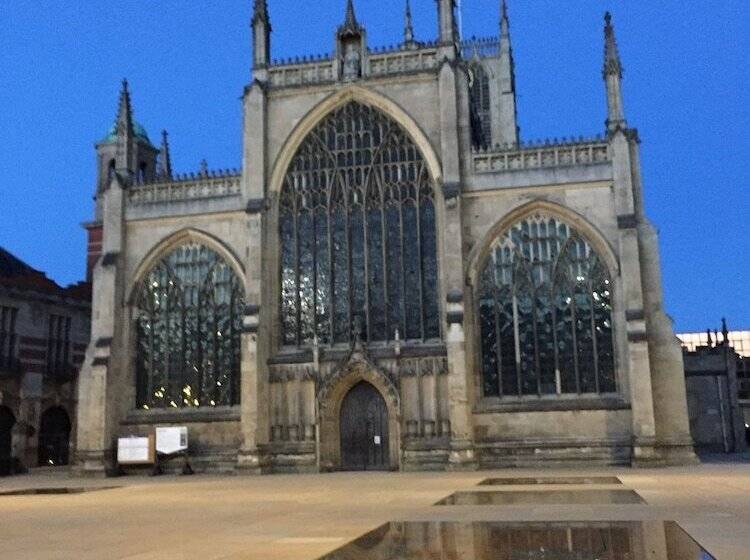 هاستل Hull Trinity Backpackers