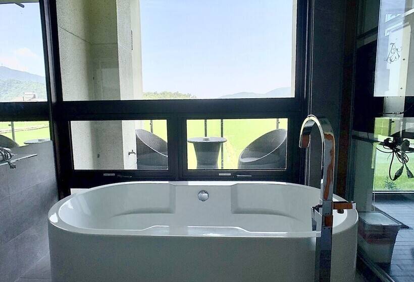 تختخواب و صبحانه Aqua Star Villa Homestay