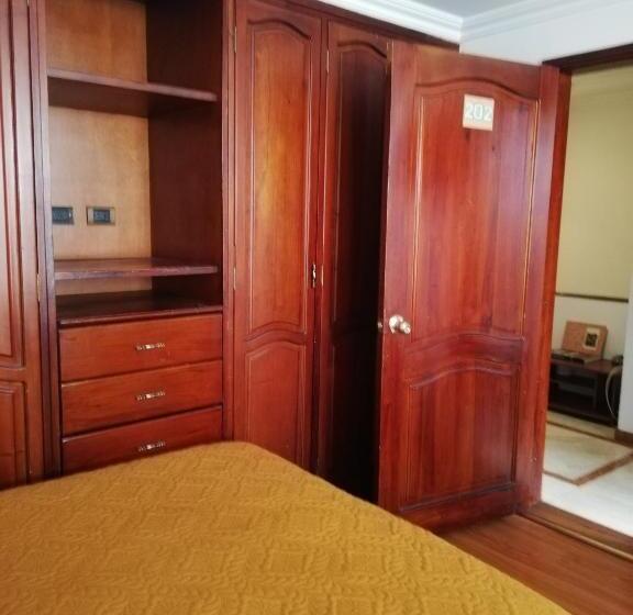 تختخواب و صبحانه D Lujo