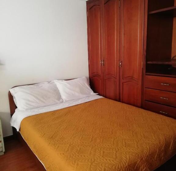 تختخواب و صبحانه D Lujo