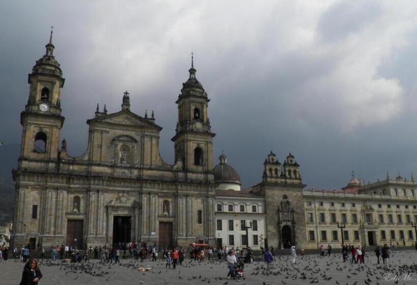 تختخواب و صبحانه D Lujo