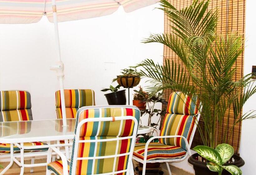 تختخواب و صبحانه D Lujo