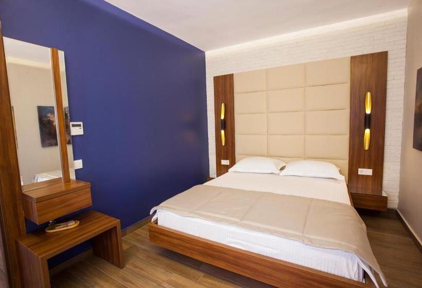 Maxuite Hotel In Home