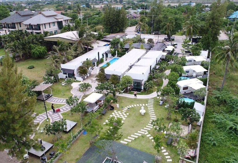 Loft Caravan Resort