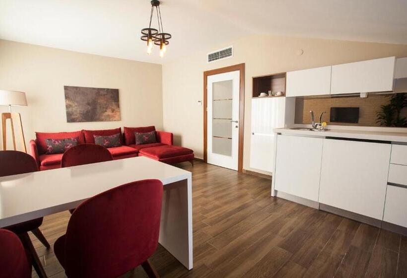 Maxuite Hotel In Home