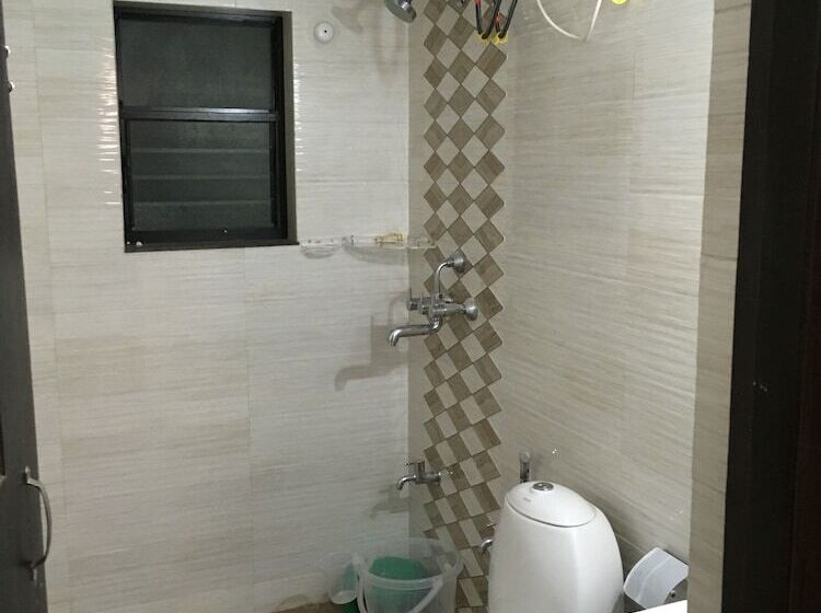 استراحتگاه Monarch Suites