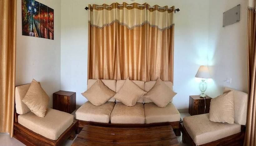 استراحتگاه Monarch Suites