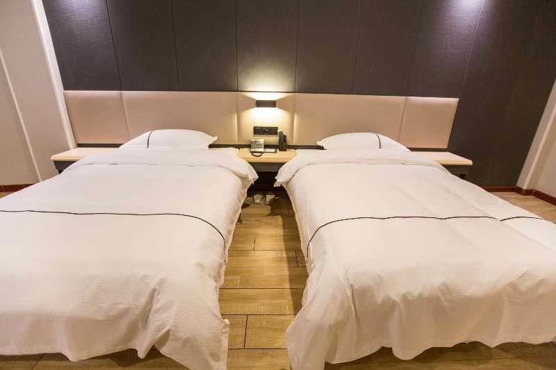 Thank Inn Plus Hotel Hebei Tangshan Road South District Train Station