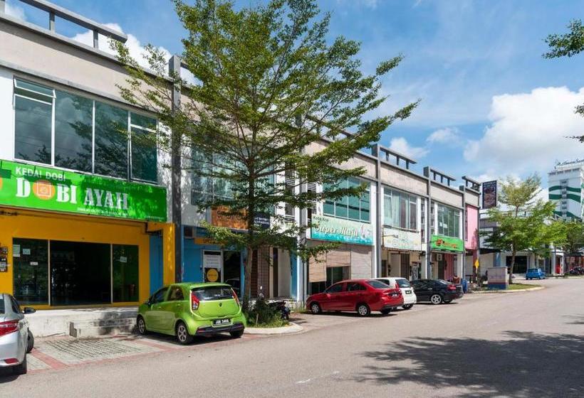 فندق صغير Spot On 89834 Blue District Backpackers