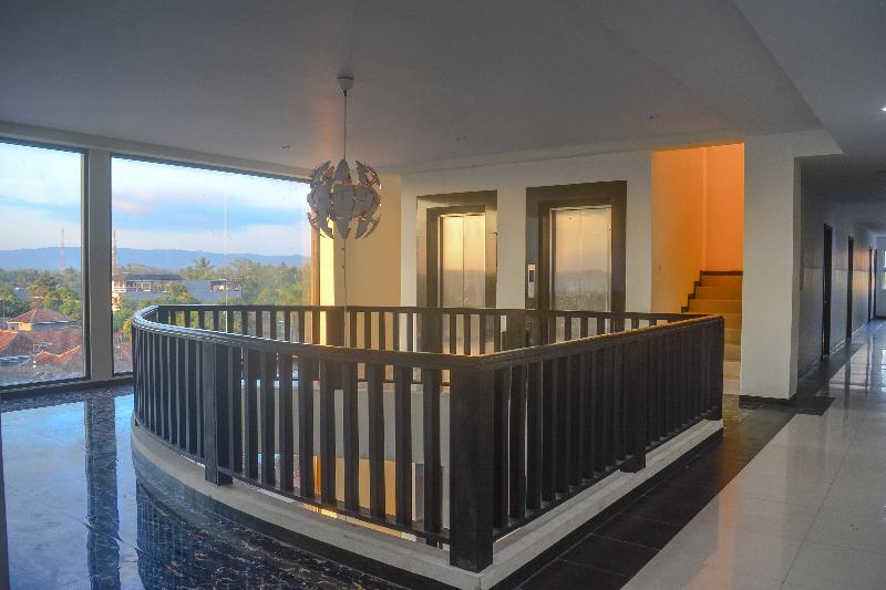 هتل Capital O 1246  Grand Pacific