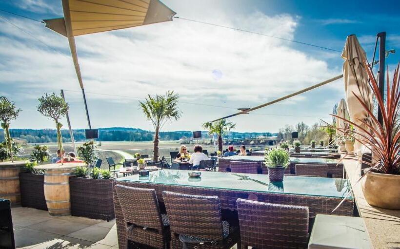 مبيت وإفطار Cafe Restaurant Leo