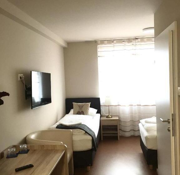 مبيت وإفطار Cafe Restaurant Leo