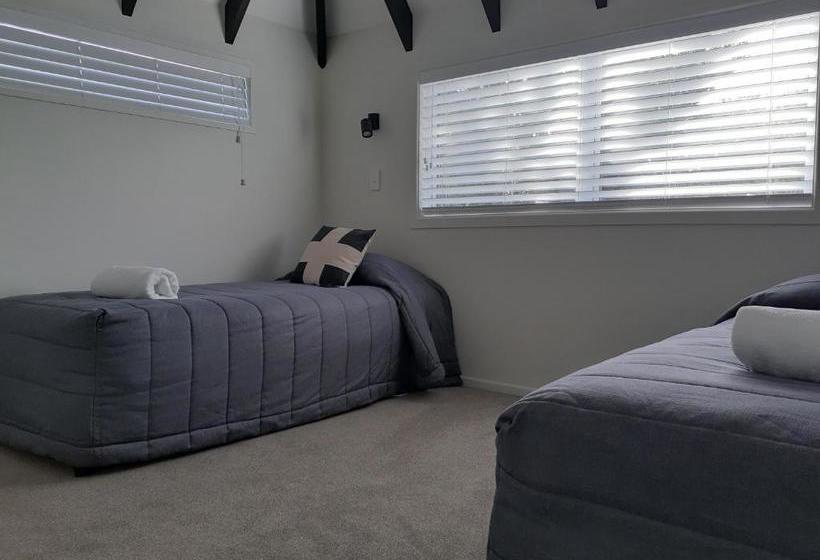 Featherston Motels And Camping