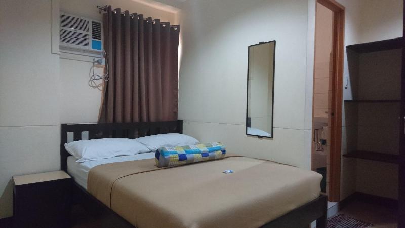 ホテル Calamba Pension Plaza