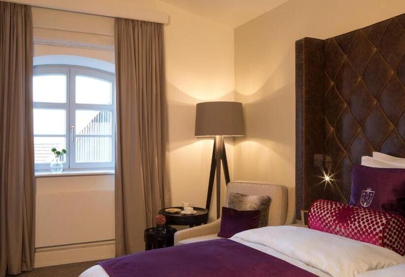 فندق Brunnenhaus Schloss Landau