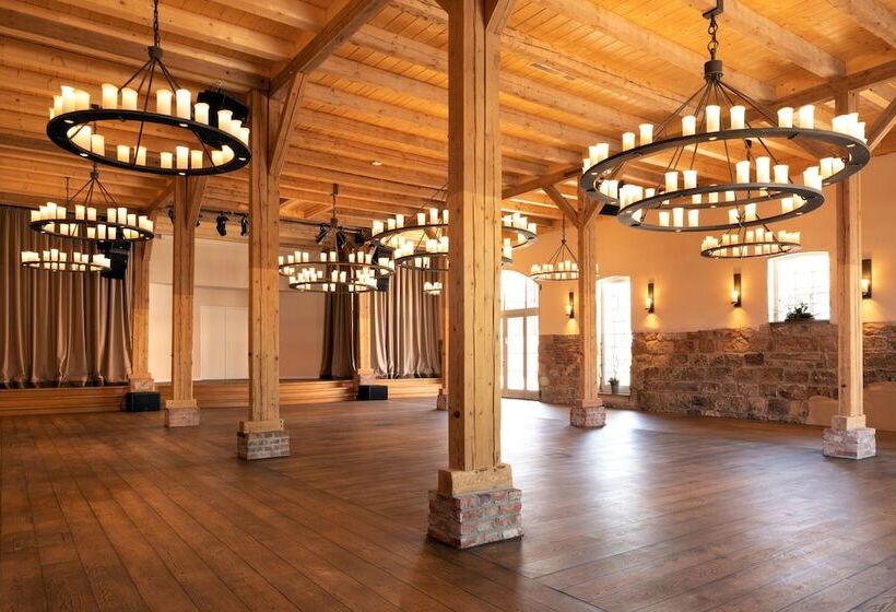 فندق Brunnenhaus Schloss Landau