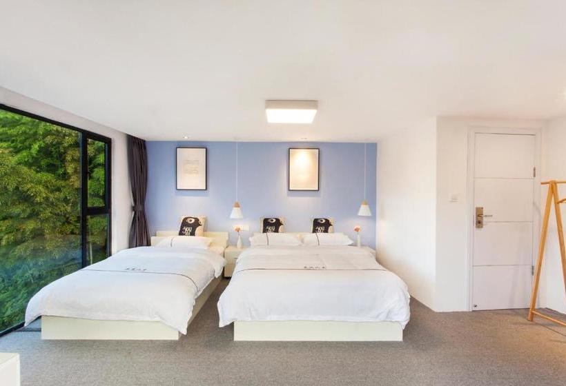 הוסטל Salad Days Inn