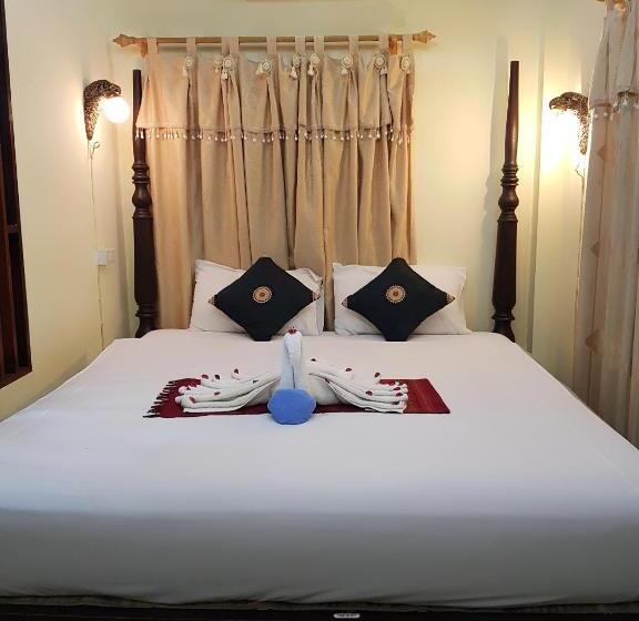 هتل Sakura Wood House