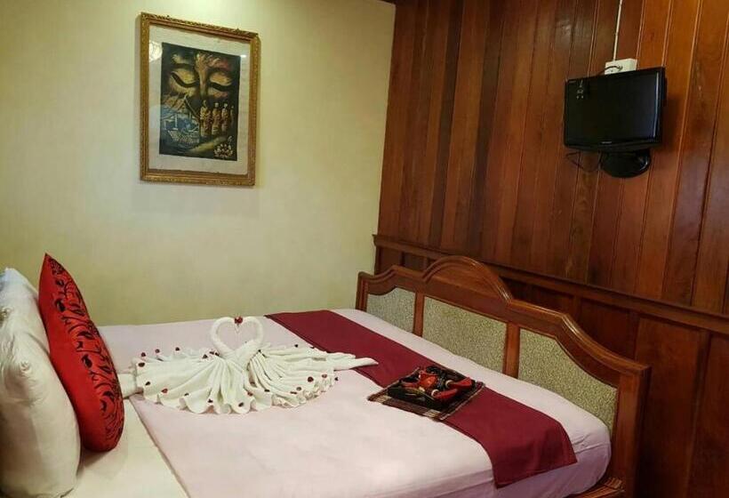 هتل Sakura Wood House