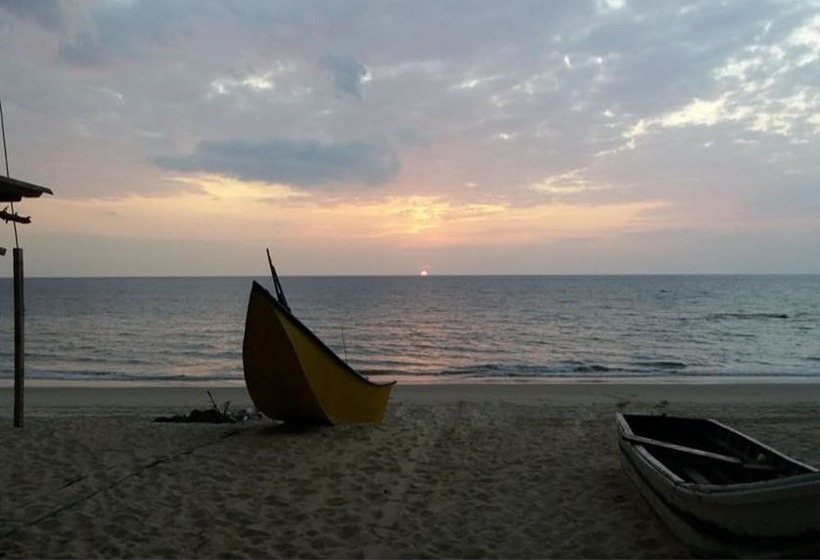 استراحتگاه Cfun Cottages