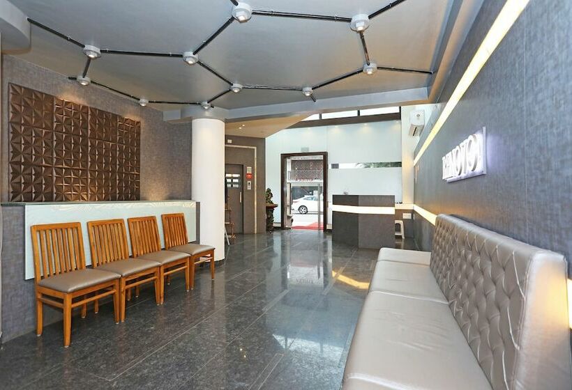 فندق Renovos  Riviera