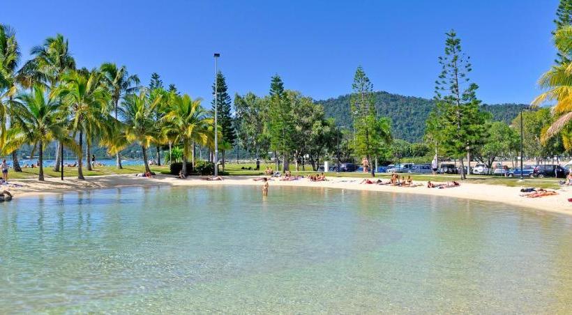 مُتل Airlie Waterfront Accommodation