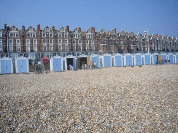 مبيت وإفطار The Albany Rooms Bexhill