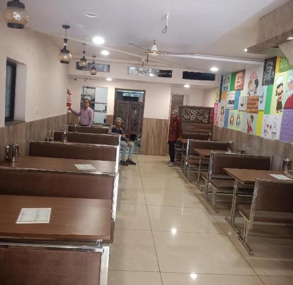 Hotel Anand Mahal