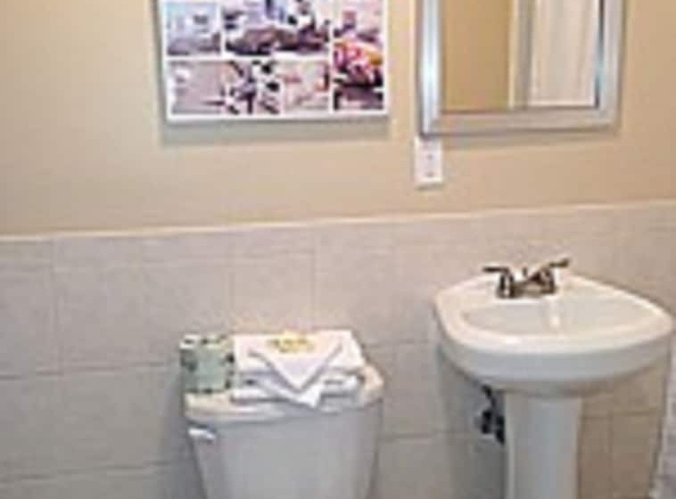 Pelican Point Motel