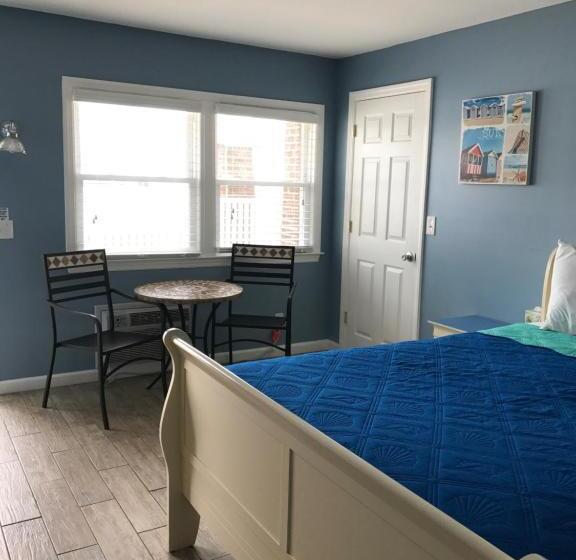 Pelican Point Motel