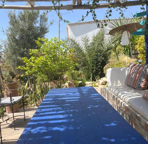 تختخواب و صبحانه Villa Jardin De L'ocean