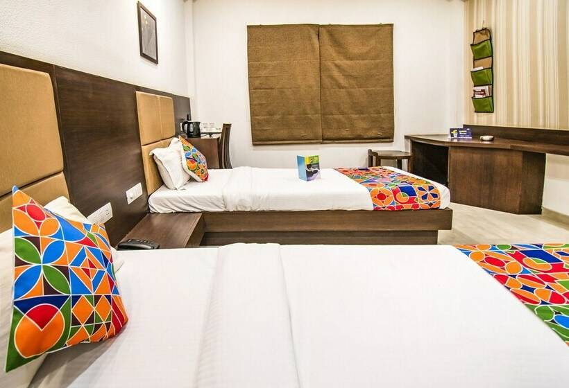 Отель Fab Flora