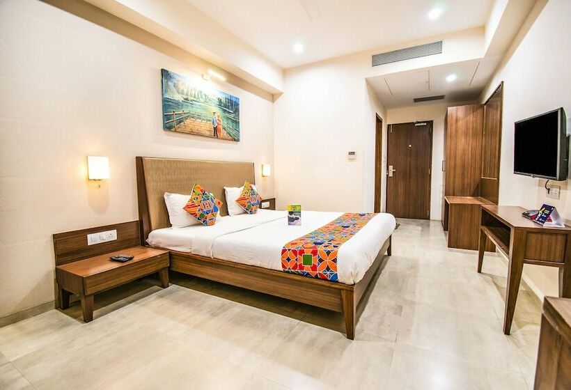 Отель Fab Flora