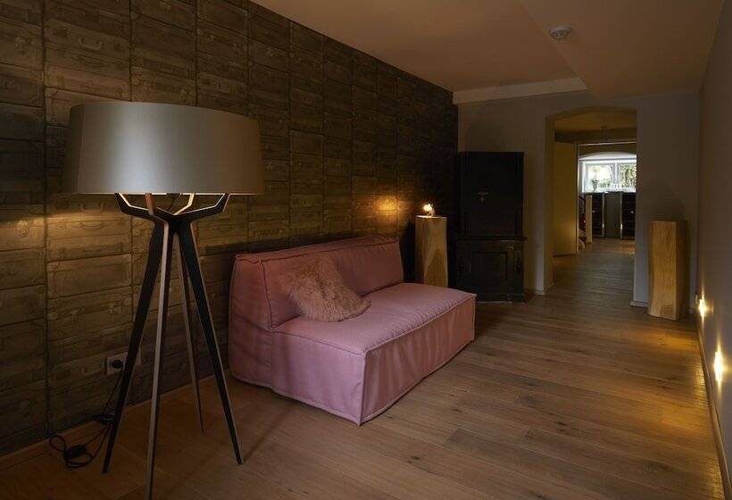 هتل Liono Boutique