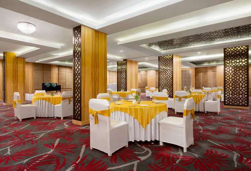 בית מלון כפרי Ramada By Wyndham Dehradun Chakrata Road