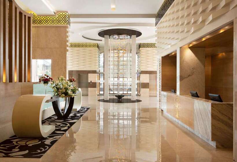 בית מלון כפרי Ramada By Wyndham Dehradun Chakrata Road