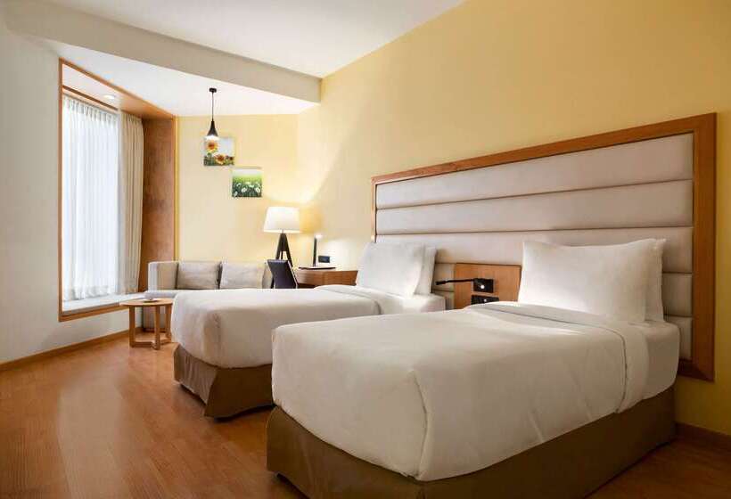 בית מלון כפרי Ramada By Wyndham Dehradun Chakrata Road