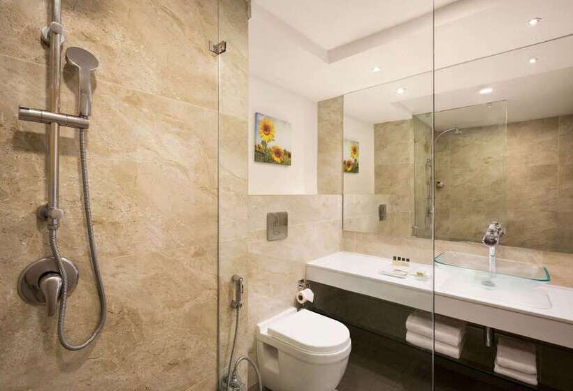 בית מלון כפרי Ramada By Wyndham Dehradun Chakrata Road