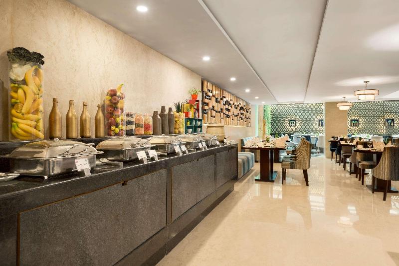 בית מלון כפרי Ramada By Wyndham Dehradun Chakrata Road