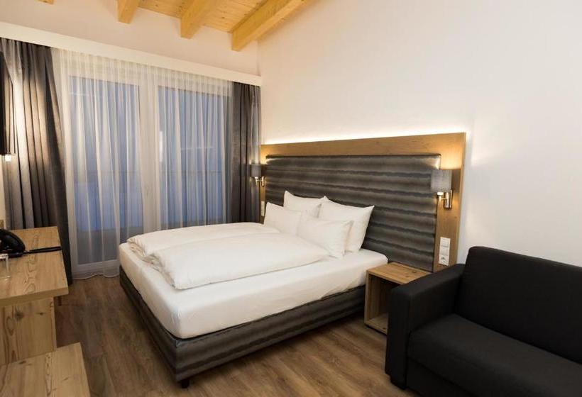 هتل The Ischgl Lodge