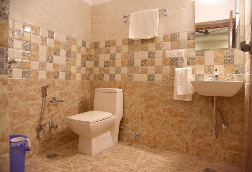 فندق Triveni Residency