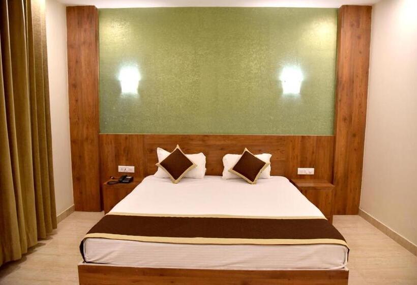 فندق Triveni Residency
