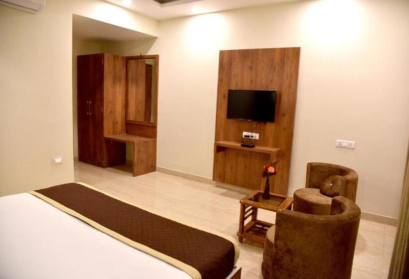 فندق Triveni Residency