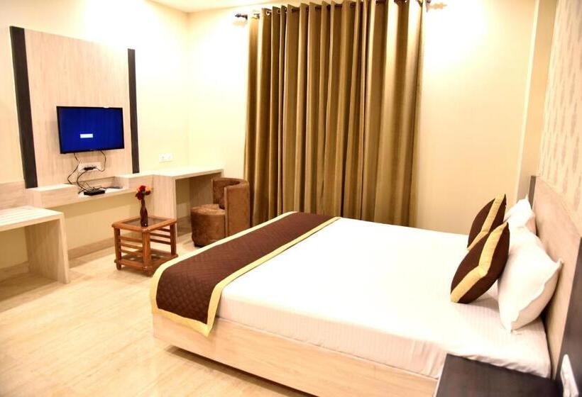 فندق Triveni Residency