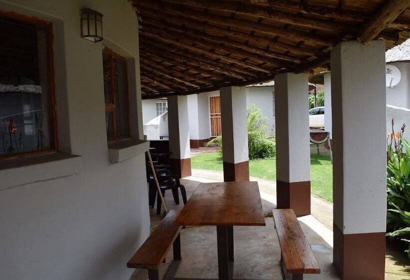 فندق صغير Graskop Family Retreat And Backpackers