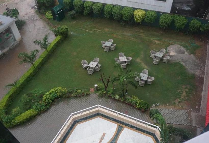 فندق Niketan Mezbaan Suites