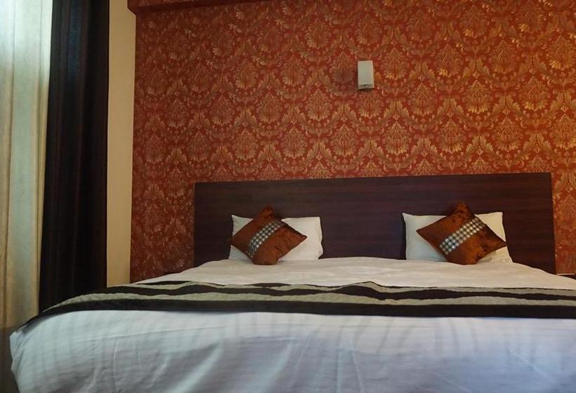فندق Niketan Mezbaan Suites