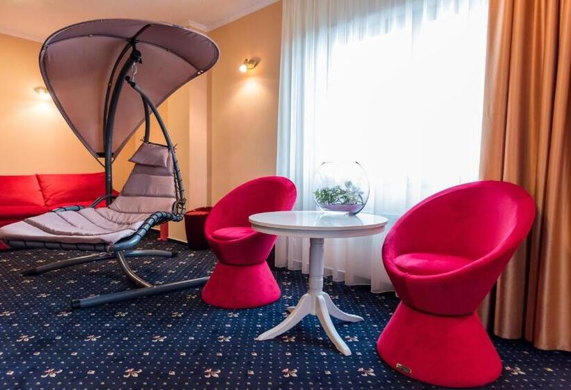 هتل Monte Carlo Reghin