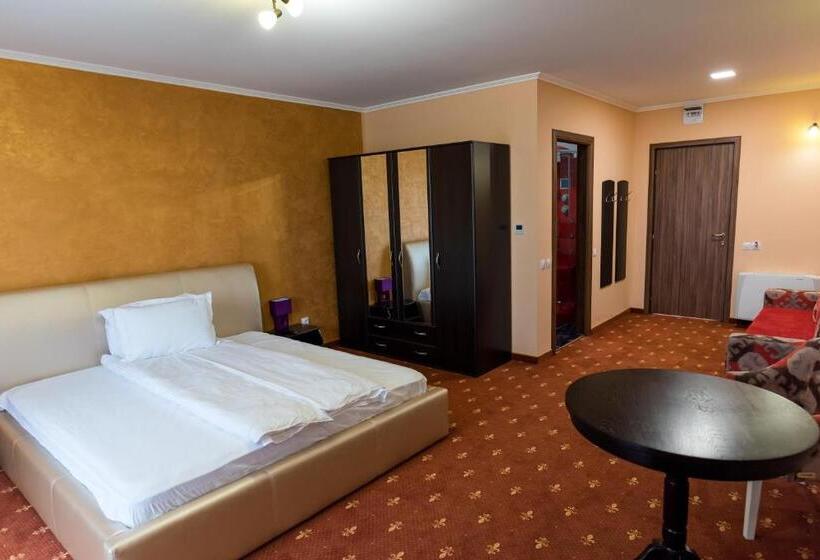 هتل Monte Carlo Reghin