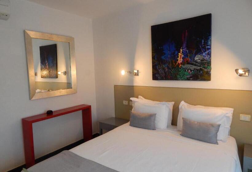 هتل Posada De Los Pajaros